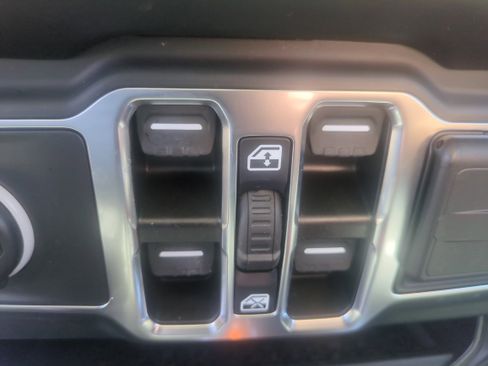 Used 2023 Jeep Wrangler Unlimited Sahara w/ Cold Weather Group AWD/4WD image 25