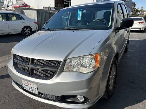 Used 2014 Dodge Grand Caravan American Value Package image 2