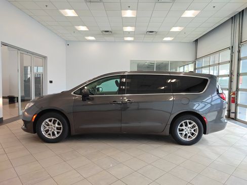 Used 2023 Chrysler Voyager LX FWD image 6
