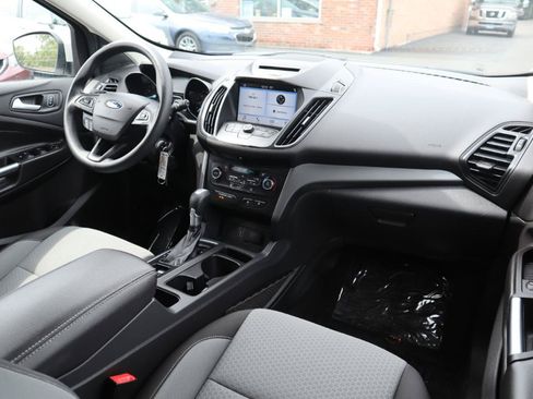 Used 2017 Ford Escape SE w/ Equipment Group 201A AWD/4WD image 11