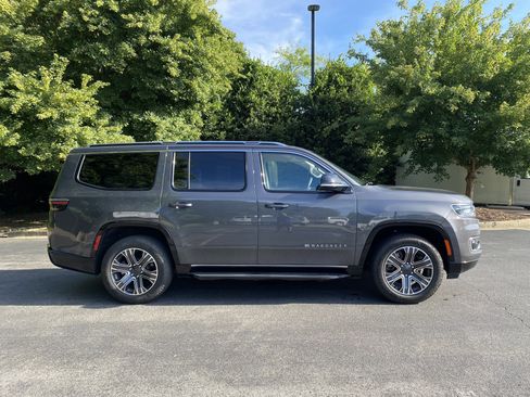 Used 2024 Jeep Wagoneer Series II w/ Flexible Seating Group RWD image 10