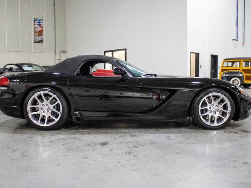 Used 2003 Dodge Viper SRT-10 image 17