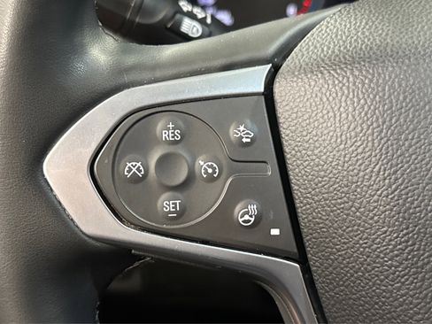 Used 2023 Chevrolet Traverse LT image 23