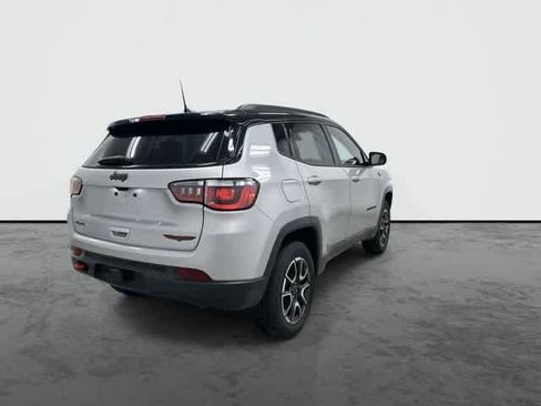 Used 2025 Jeep Compass Trailhawk w/ Trailer Tow Group AWD/4WD image 3