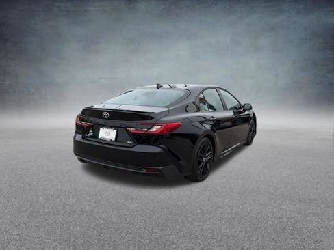 Used 2025 Toyota Camry SE FWD image 5