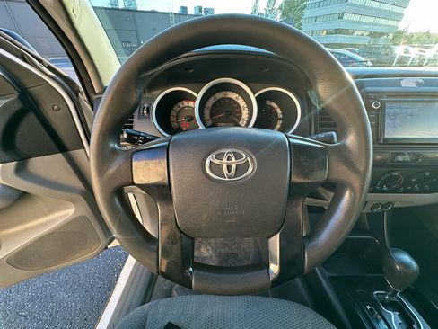 Used 2014 Toyota Tacoma 4x4 Access Cab V6 image 13
