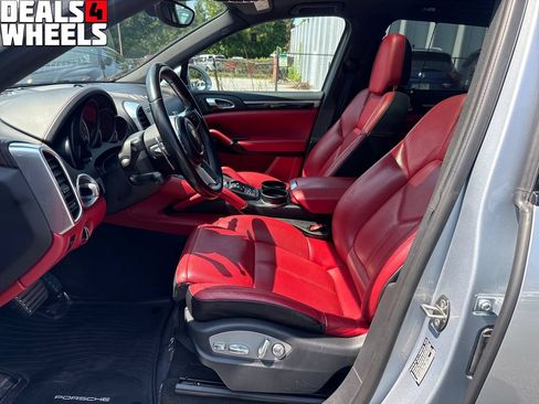 Used 2016 Porsche Cayenne S w/ Premium Plus Package AWD/4WD image 9