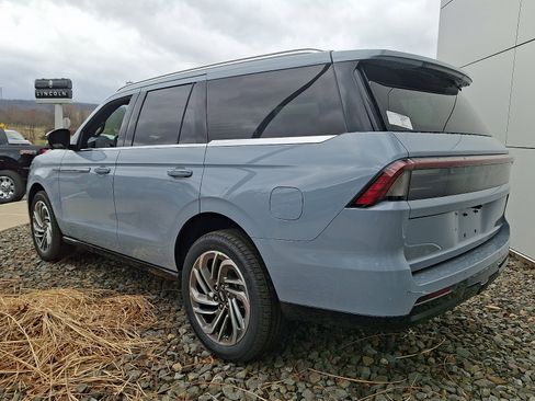 New 2026 Lincoln Navigator Reserve AWD/4WD image 3