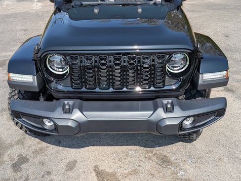 Used 2025 Jeep Gladiator Willys image 12