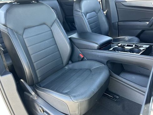 Used 2024 Volkswagen Atlas Cross Sport SEL R-Line AWD/4WD image 29