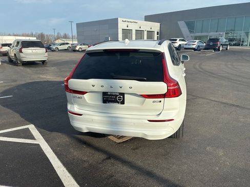 Used 2022 Volvo XC60 B5 Momentum w/ Advanced Package image 4