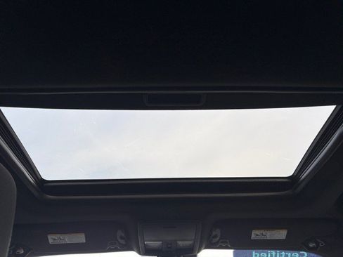 Used 2015 Dodge Challenger R/T image 4