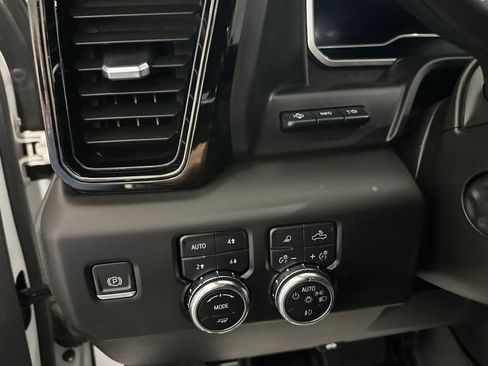 Used 2023 GMC Sierra 1500 AT4 w/ Technology Package AWD/4WD image 18