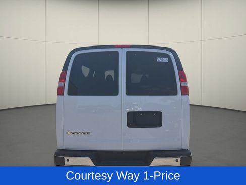 Used 2024 Chevrolet Express 3500 LT w/ LT Preferred Equipment Group RWD image 8
