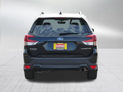 Used 2023 Subaru Forester Limited AWD/4WD image 6