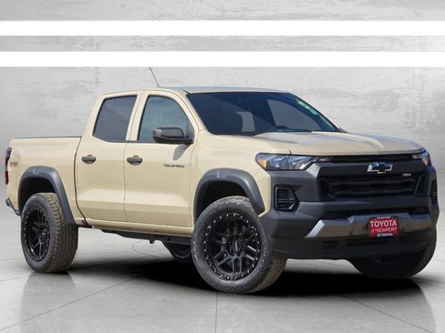 Used 2023 Chevrolet Colorado Trail Boss AWD/4WD image 2