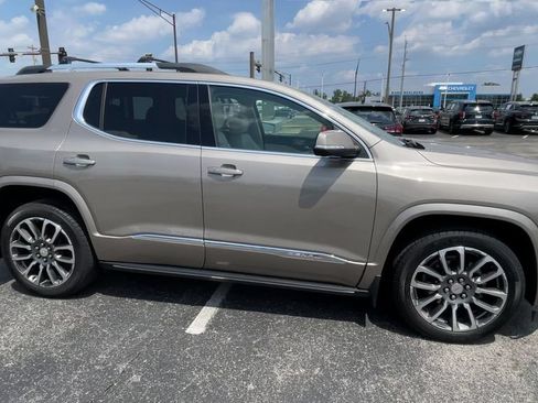 Used 2022 GMC Acadia Denali w/ Denali Ultimate Package AWD/4WD image 3