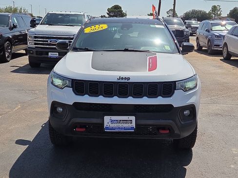 Used 2025 Jeep Compass Trailhawk AWD/4WD image 8