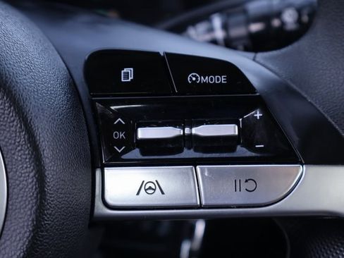 Used 2021 Hyundai Elantra SE image 21