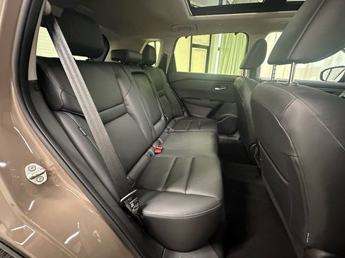 Used 2025 Nissan Rogue SL w/ Tech Package image 20