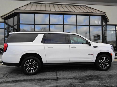 Used 2023 GMC Yukon XL AT4 w/ Technology Package image 4