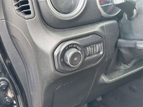 Used 2018 Jeep Wrangler Unlimited Sahara image 22