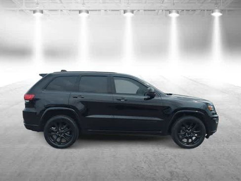 Used 2019 Jeep Grand Cherokee Altitude AWD/4WD image 9