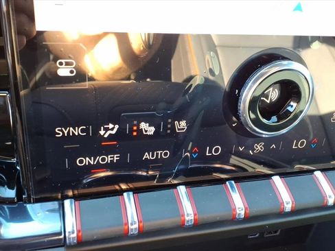 New 2025 GMC Yukon AT4 image 13