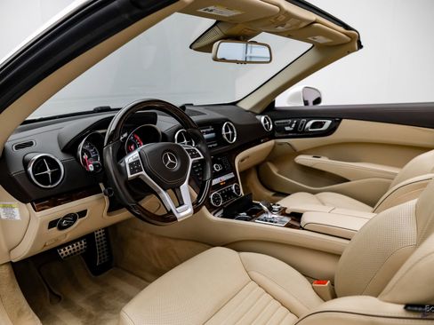 Used 2014 Mercedes-Benz SL 550 image 2