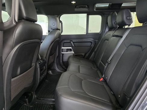 Used 2023 Land Rover Defender 110 SE AWD/4WD image 25
