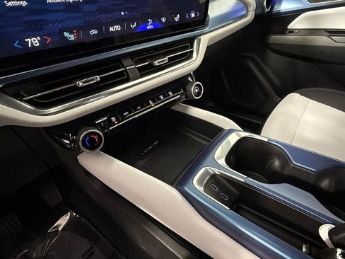 Used 2025 Chevrolet Equinox EV LT image 23