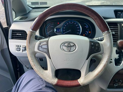 Used 2013 Toyota Sienna Limited w/ Premium Pkg image 40