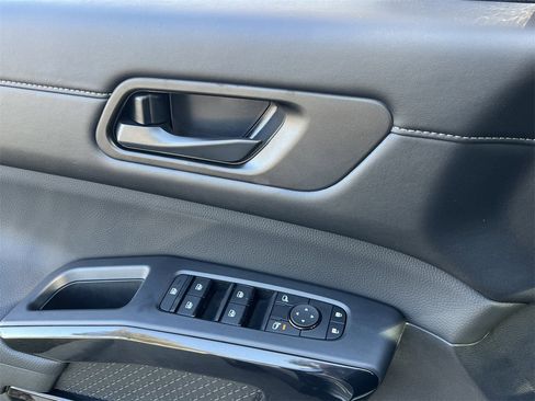 Certified 2025 Nissan Pathfinder S image 21