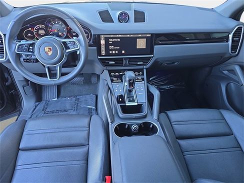 Used 2021 Porsche Cayenne image 10