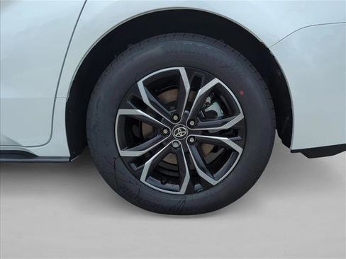 New 2026 Toyota Sienna Platinum image 9