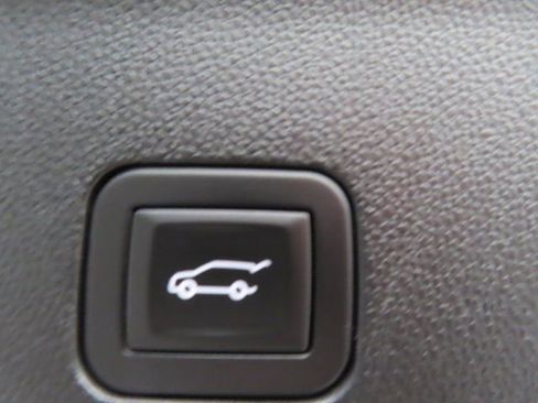 Certified 2025 GMC Yukon XL Denali image 35