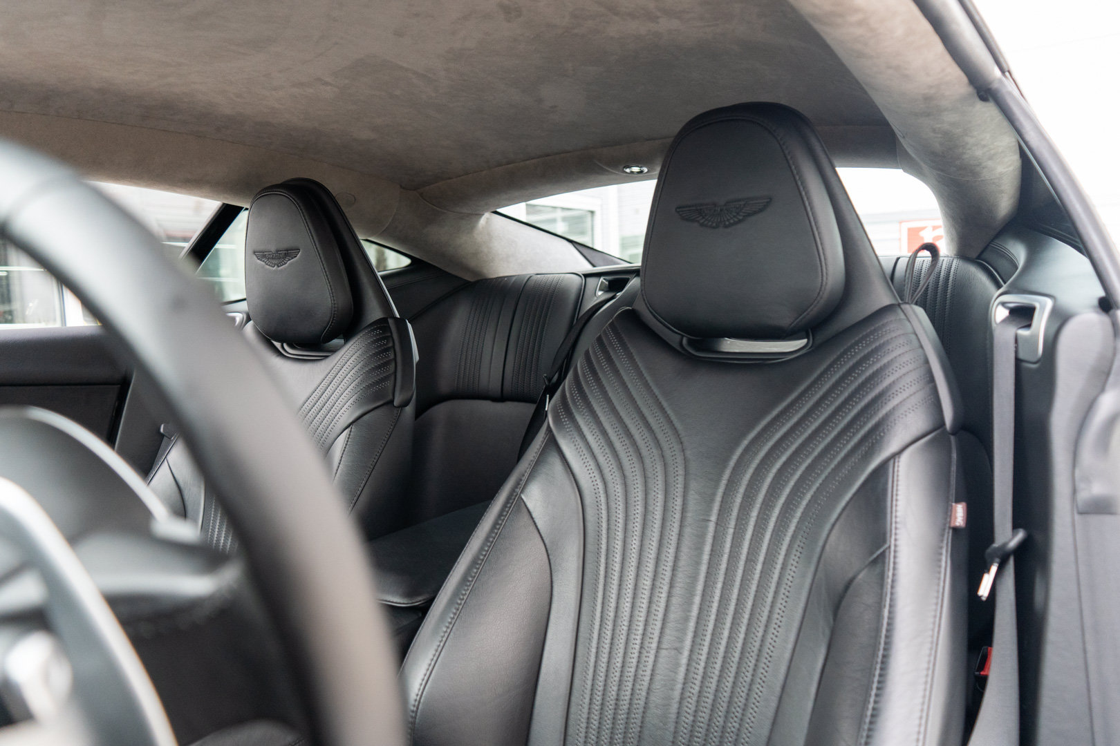 Used 2019 Aston Martin DB11 Coupe RWD image 12