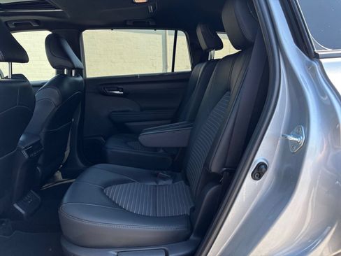 Used 2025 Toyota Highlander XSE AWD/4WD image 28
