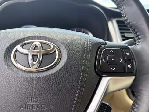 Used 2015 Toyota Highlander XLE FWD image 9