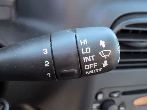 Used 2002 Saturn S-Series SL1 w/ SL1 Option Pkg 1 FWD image 22