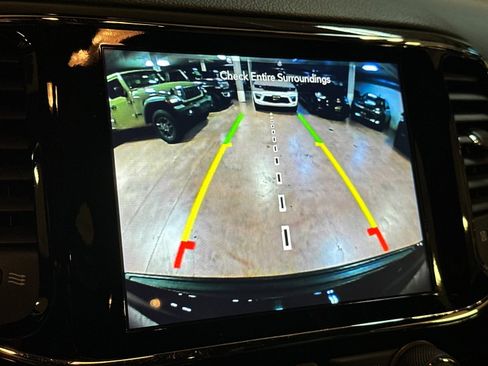 Used 2021 Jeep Grand Cherokee Laredo X image 19