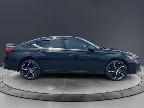 Used 2024 Nissan Altima 2.5 SR w/ SR Premium Package AWD/4WD image 6