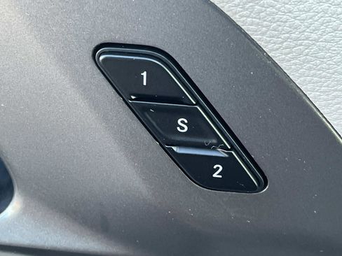 Used 2024 Chrysler Pacifica Touring-L image 31