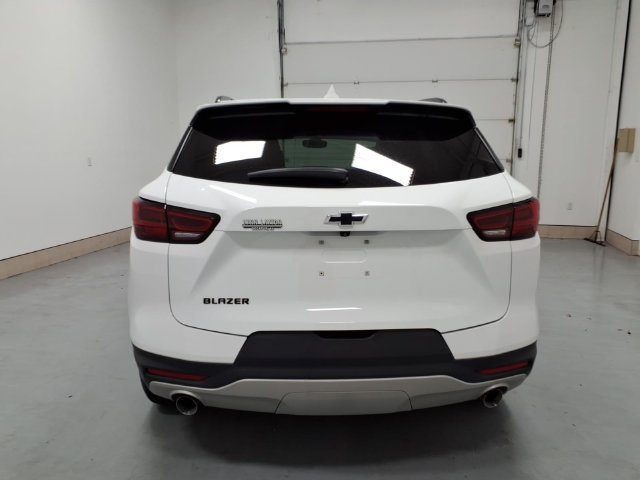 Used 2023 Chevrolet Blazer LT w/ Convenience Package FWD image 4