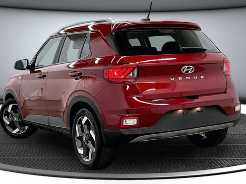 Used 2023 Hyundai Venue SEL FWD image 4