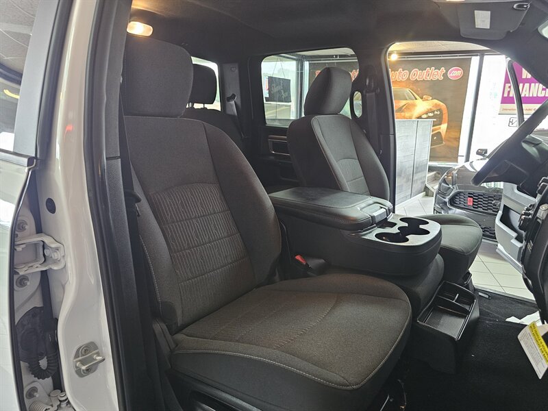 Used 2024 RAM 1500 Warlock AWD/4WD image 29