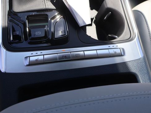 New 2026 Kia Carnival EX FWD image 33