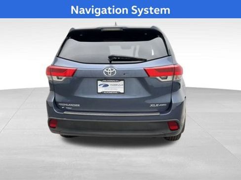 Used 2017 Toyota Highlander XLE image 3