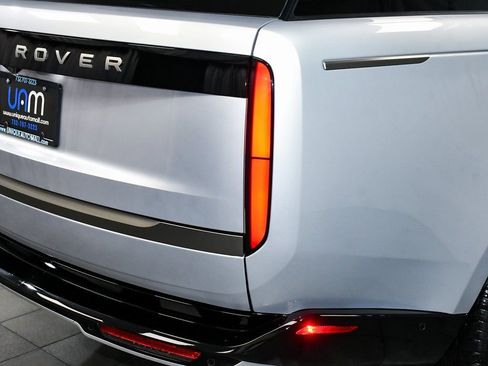 Used 2025 Land Rover Range Rover SE image 97