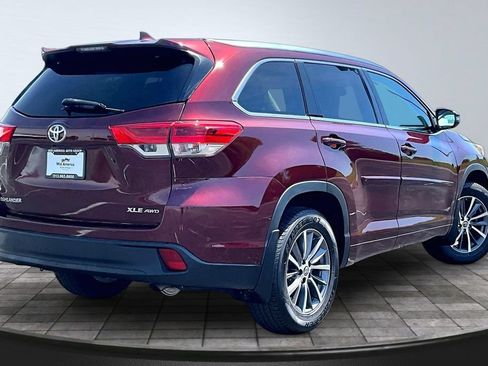 Used 2018 Toyota Highlander XLE AWD/4WD image 2